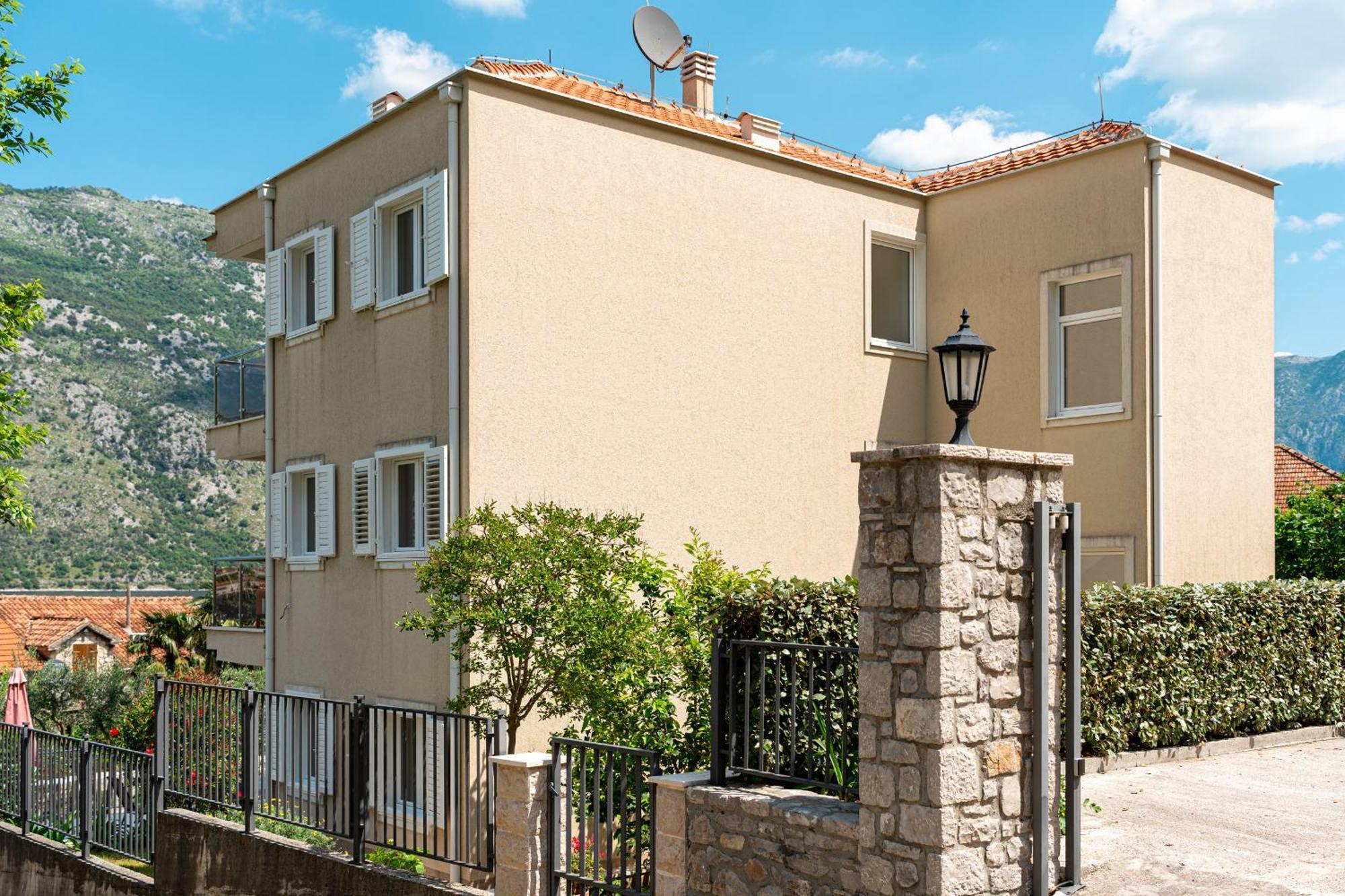 Hera Apartments Доньї-Столів Екстер'єр фото